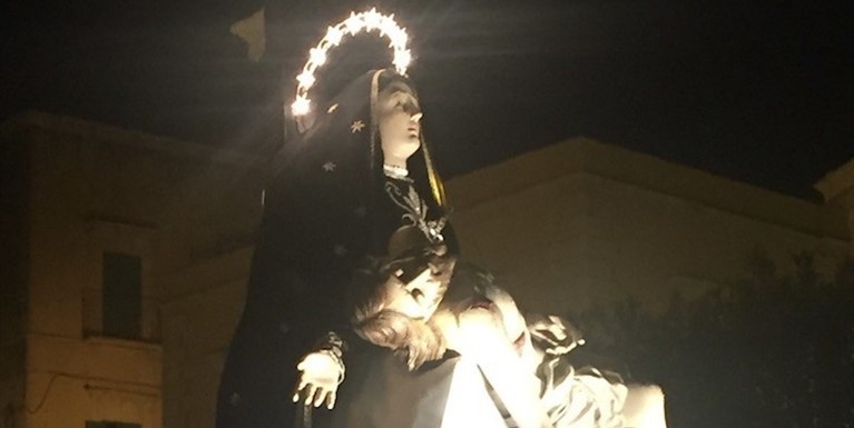 Giovinazzo, la processione dei “Misteri”