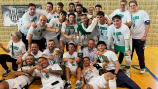 Defender Giovinazzo C5, a Cesena una sconfitta d’oro. Grande festa in piazza